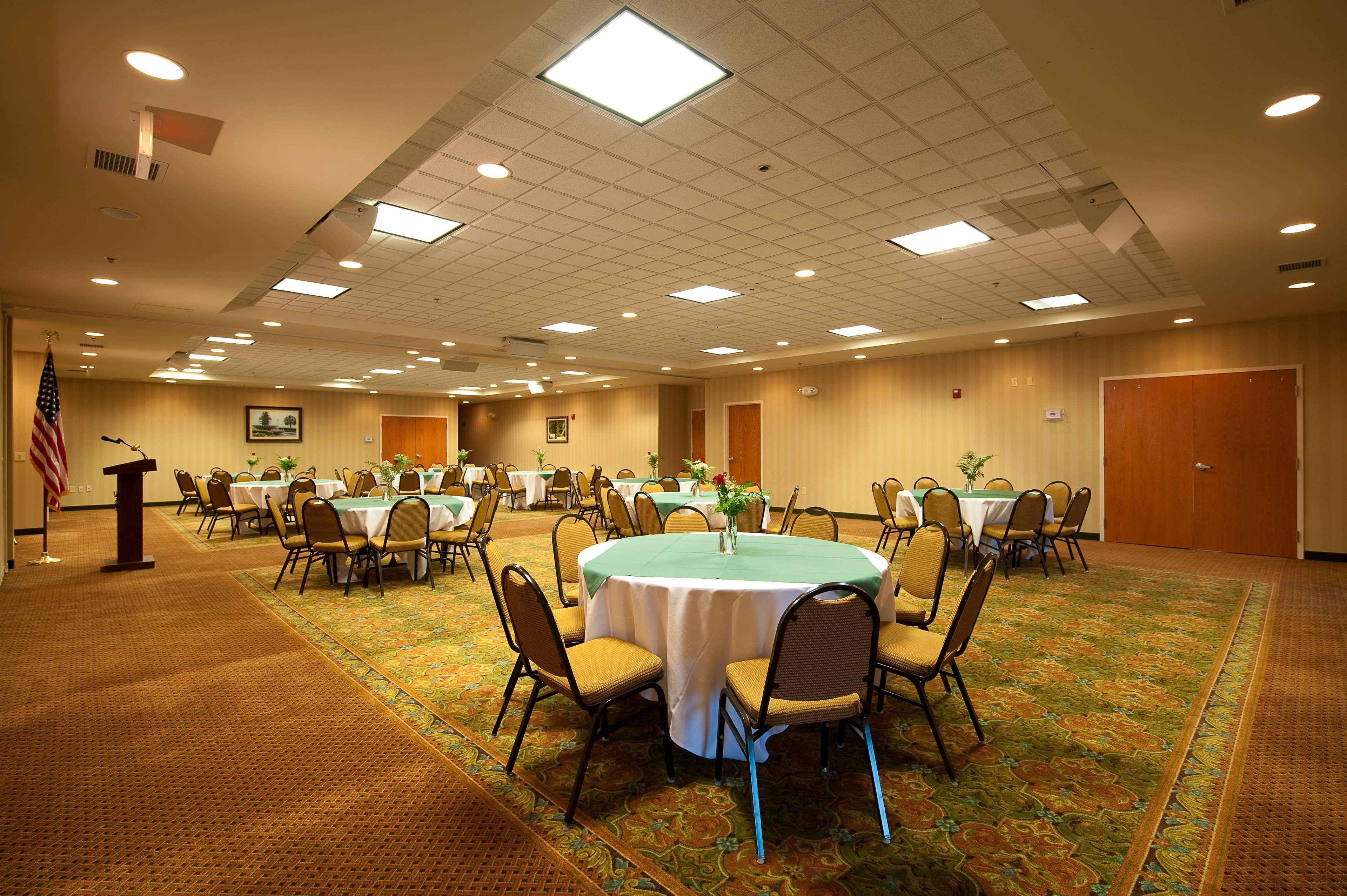Hilton Garden Charleston Airport 3*